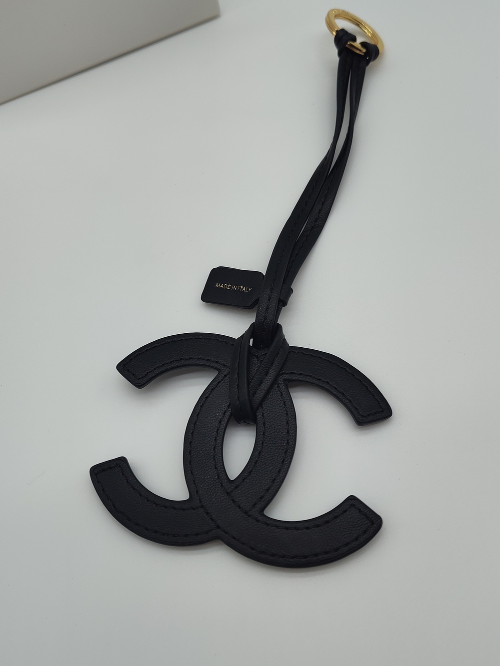 CHANEL Makeup Promotional Black Lambskin CC Bag Charm Key Holder Gold Ring NIB - Picture 5 of 9